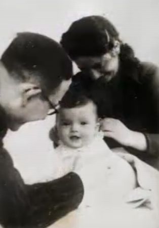 Varda Schoenbaum z rodzicami